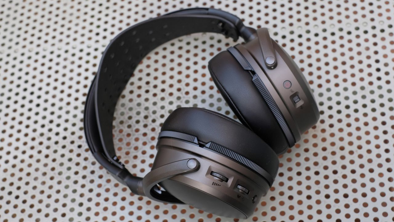 Photograph of Audeze Maxwell 2 headphones