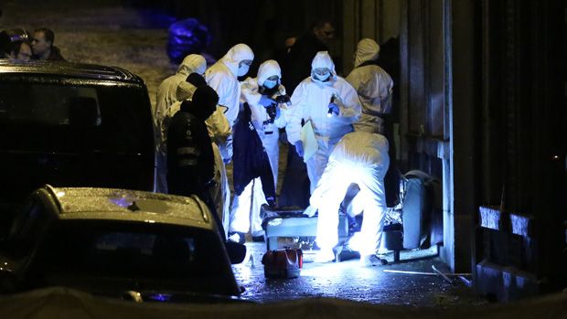 Policemen work into a marked out perimeter in Colline street in Verviers, eastern Belgium, on January 15, 2015, after two men were reportedly killed during an anti-terrorist operation. Belgia