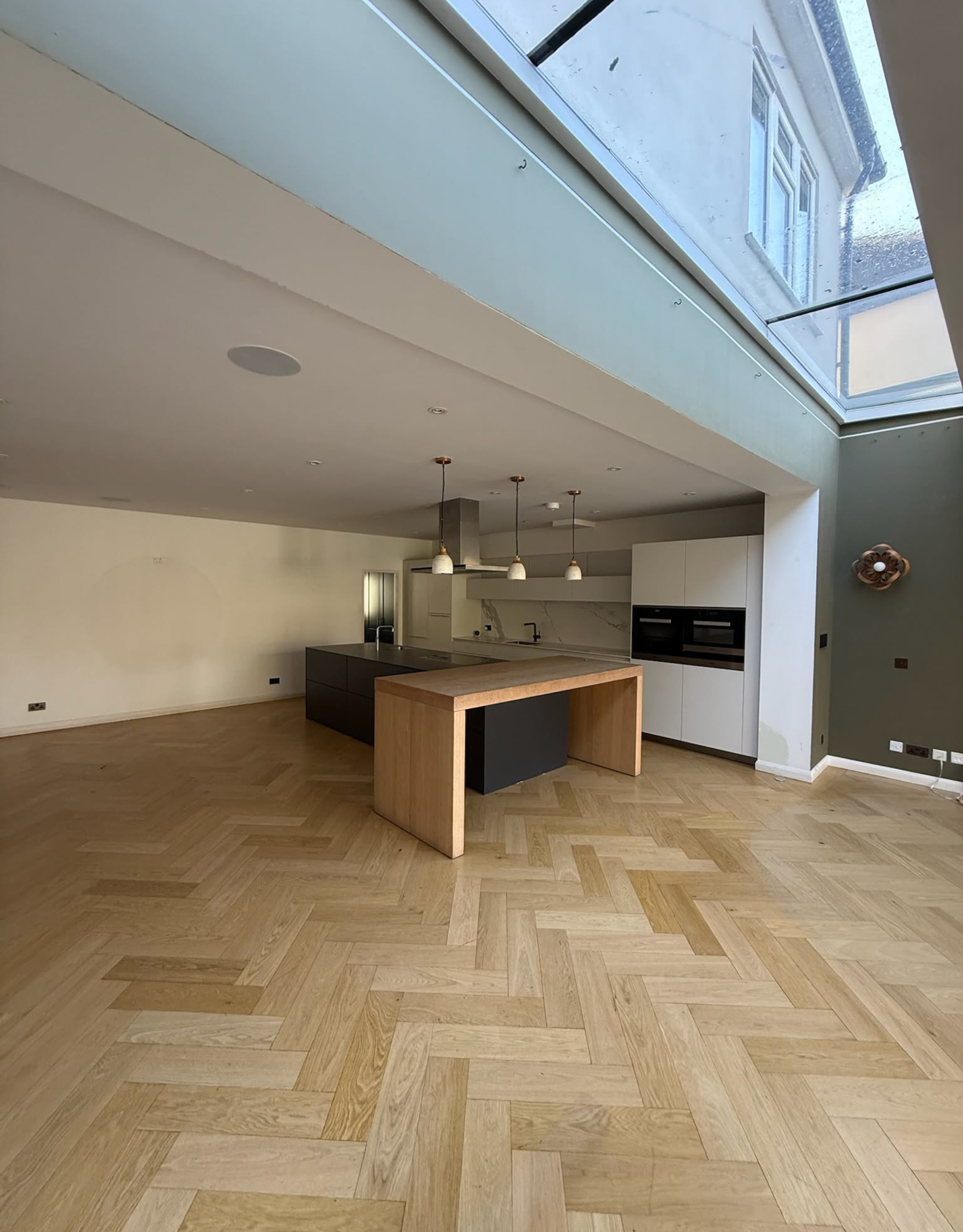 A modern, soulless kitchen transformed into a tradition, dark wooden design
