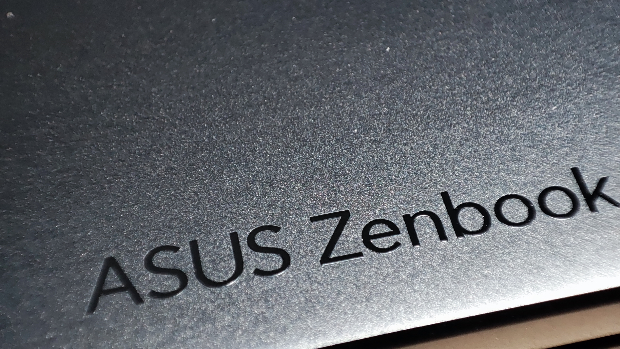Asus Zenbook Pro 14 Duo OLED (UX8402)