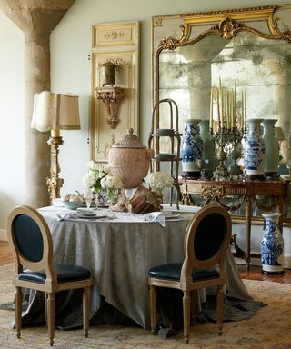 regency era style dining space
