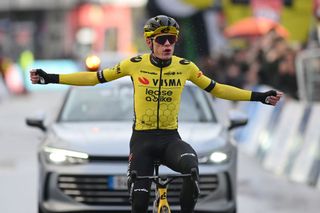O Gran Camiño: Jonas Vingegaard (Visma-Lease a Bike) rides solo across final 3.4km to win stage 2