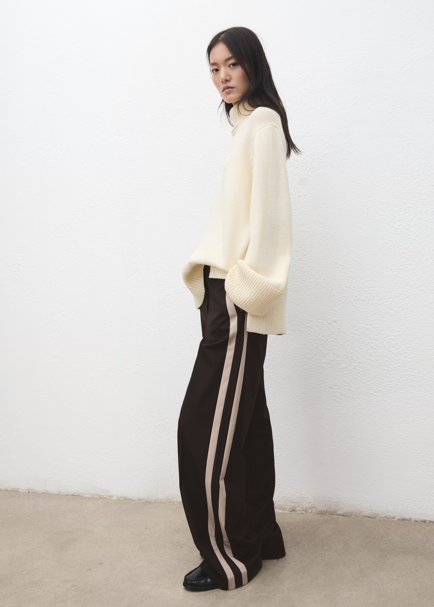 Wide-Leg Pants With Contrast Stripe - Women | Mango Usa