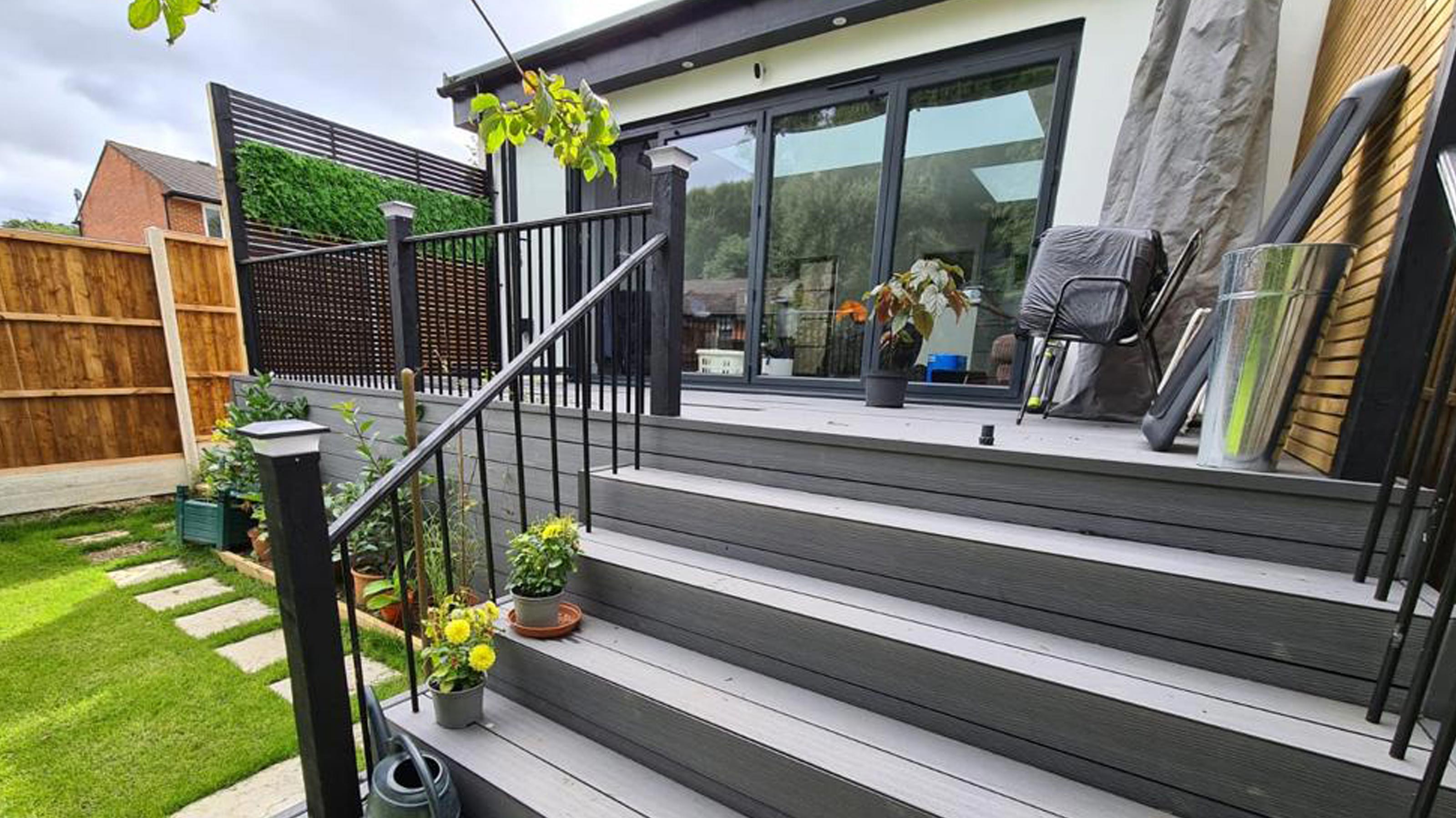 How to build a raised deck A professional reveals what you need to