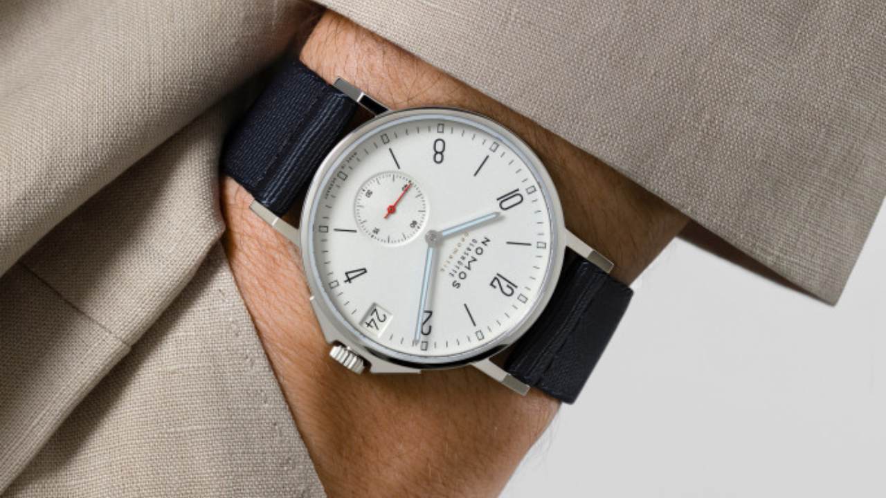 Nomos Ahoi neomatik 38 date