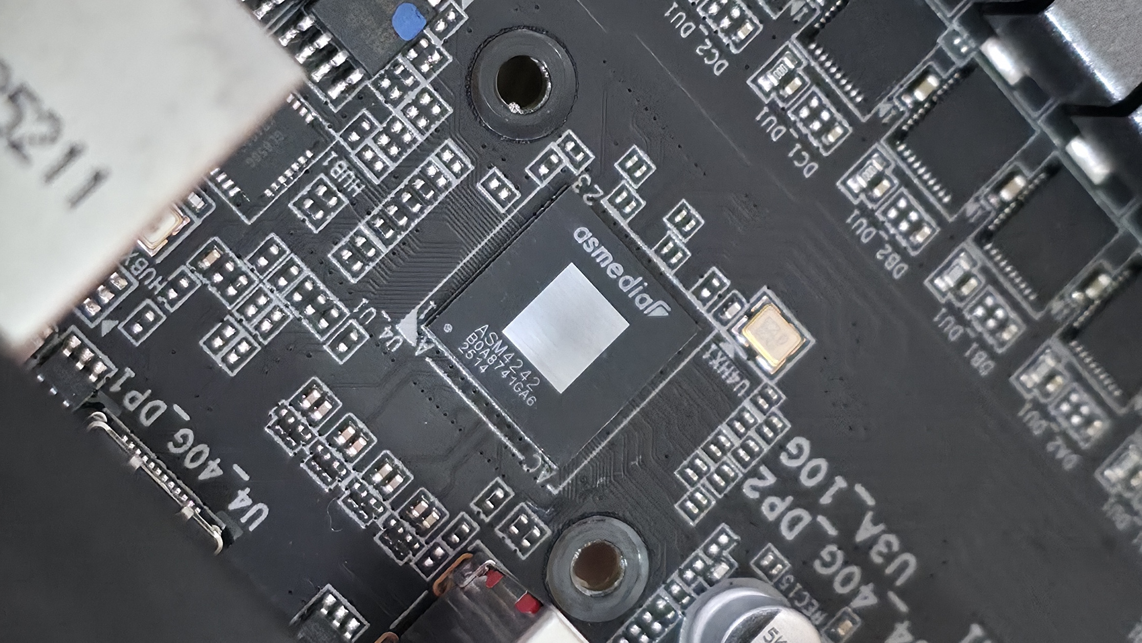 Gigabyte X870 Aorus Stealth - ICs