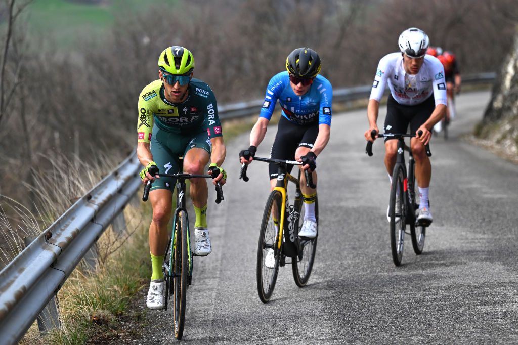 Jai Hindley (Bora-hansgrohe) attacks with Jonas Vingegaard (Visma-Lease A Bike) and Juan Aysuo (UAE Emirates Team) on his wheel