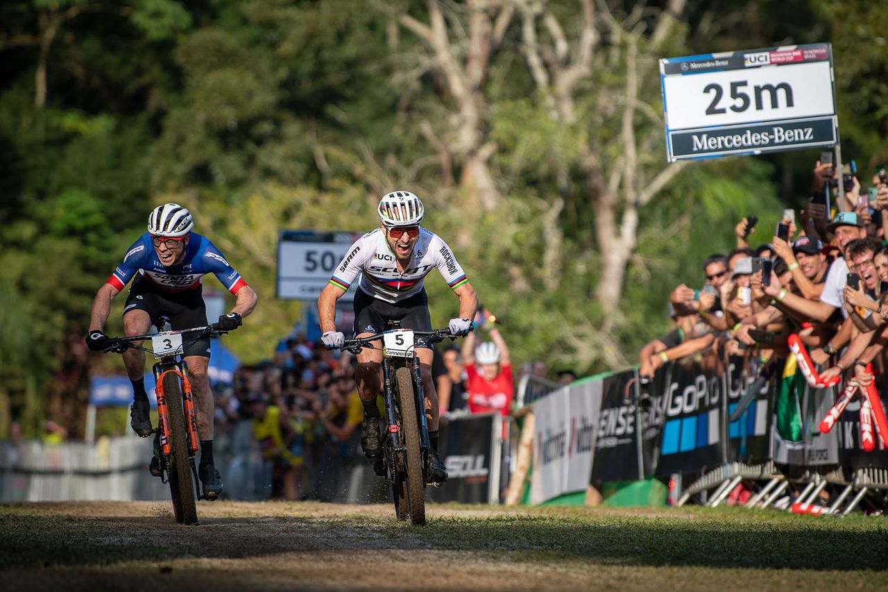 Nino Schurter (Scott-SRAM MTB Racing Team) and Maxime Marotte (Santa Cruz FSA MTB Pro Team) sprint