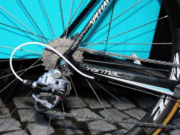Astana bikes featured an intricate pattern throughout.