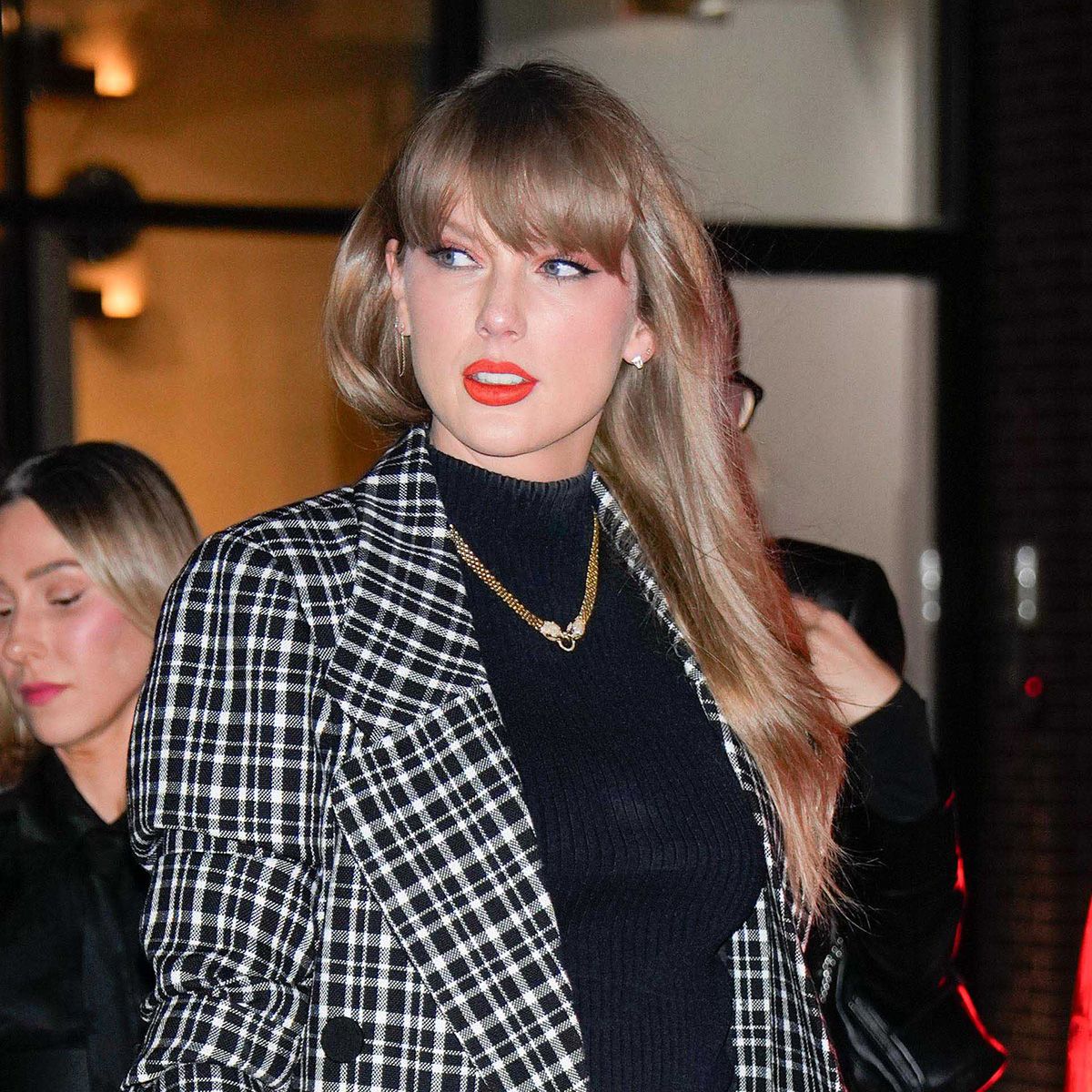 Taylor Swift Wore an Easy Outfit Trend With Gucci Heels