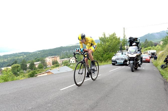 Christopher Froome (Sky) on the climb on stage 17
