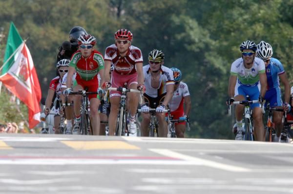Olegs Melehs (centre, Latvia) leads the early breakaway.