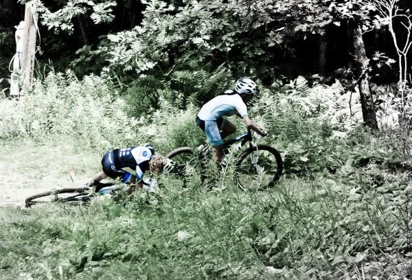 Willow Koerber (Subaru-Gary Fisher) crashed on a grassy downhill to lose second place to Kelli Emmett (Giant).
