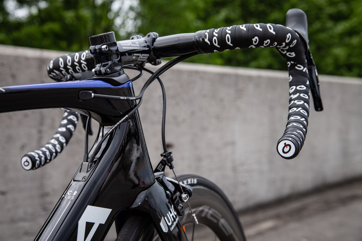 Prologo provides the United Healthcare bikes with handlebar tape
