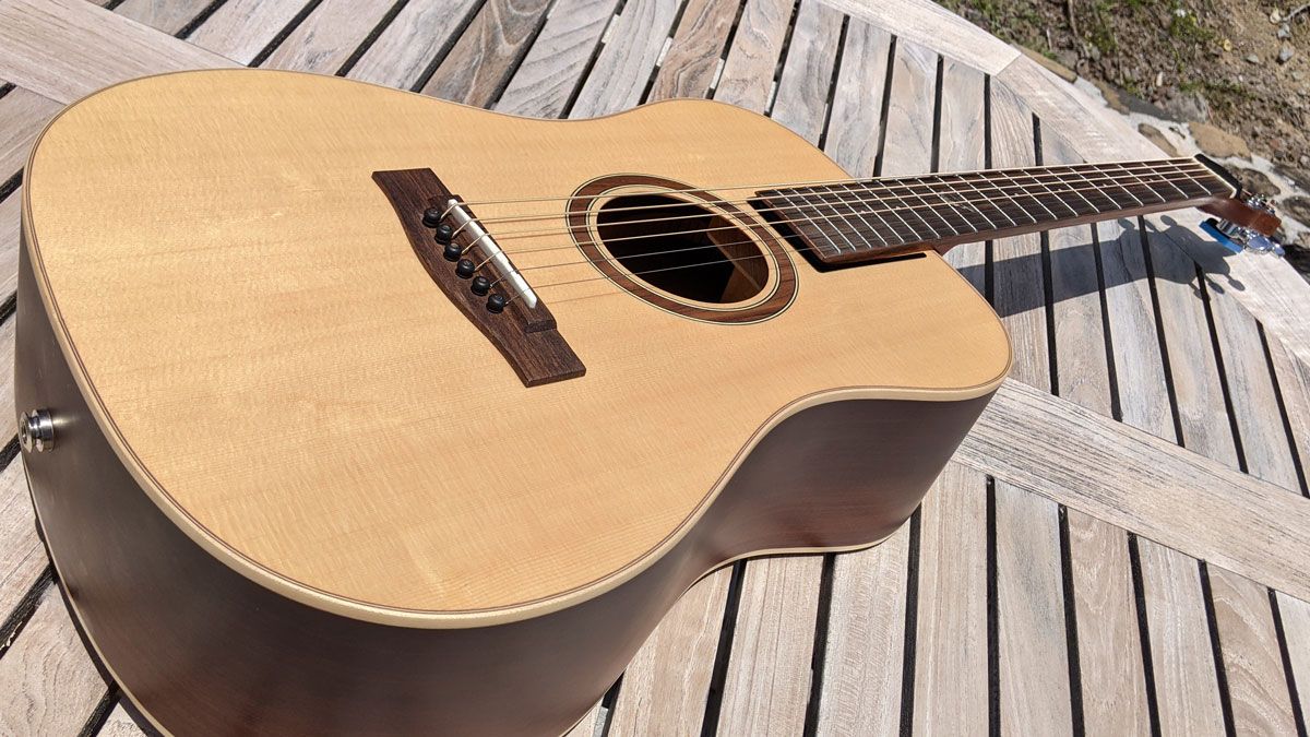 Petit St. Vincent acoustic guitar retreat