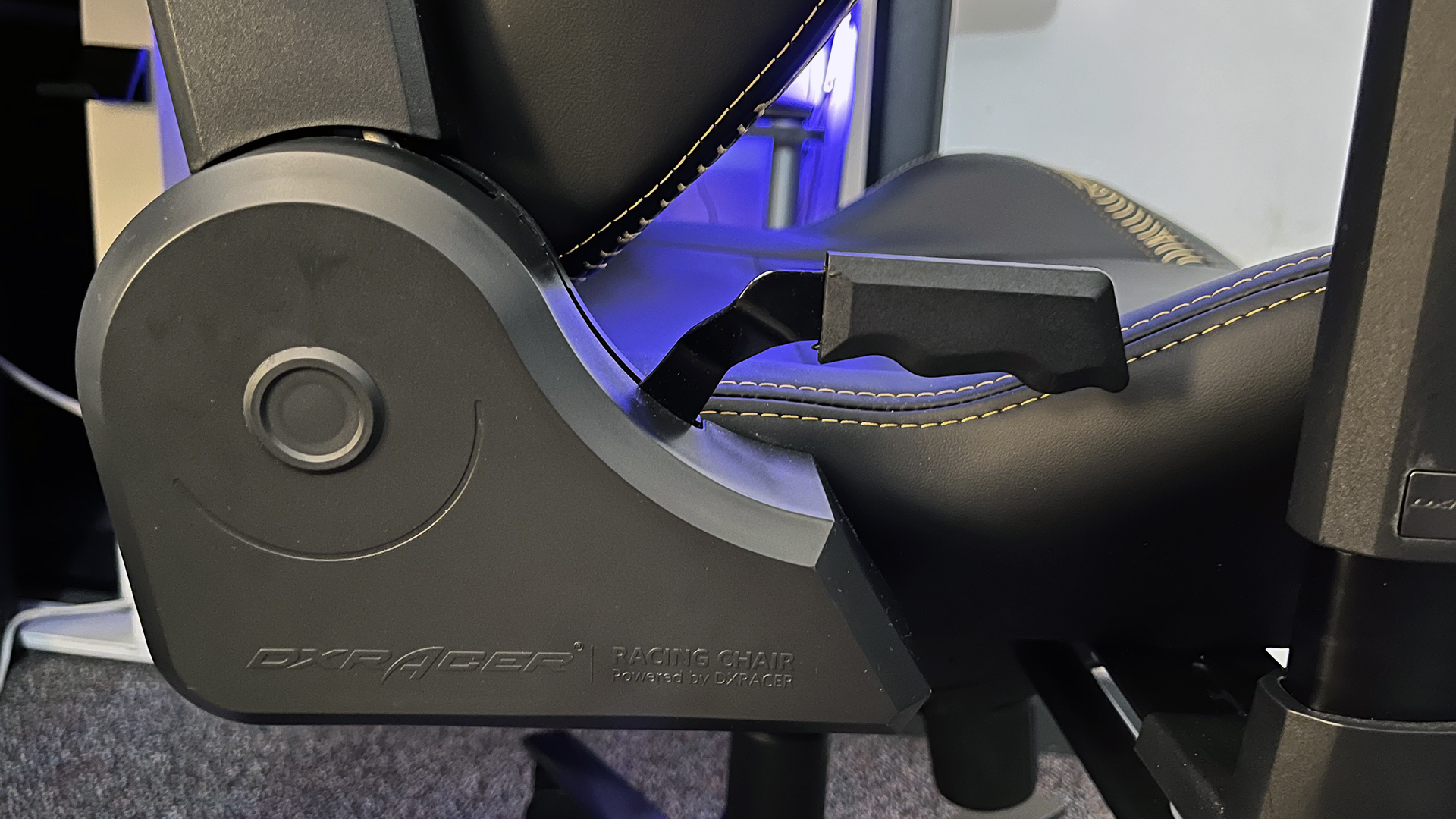 DXRacer Craft Series gaming chair controls