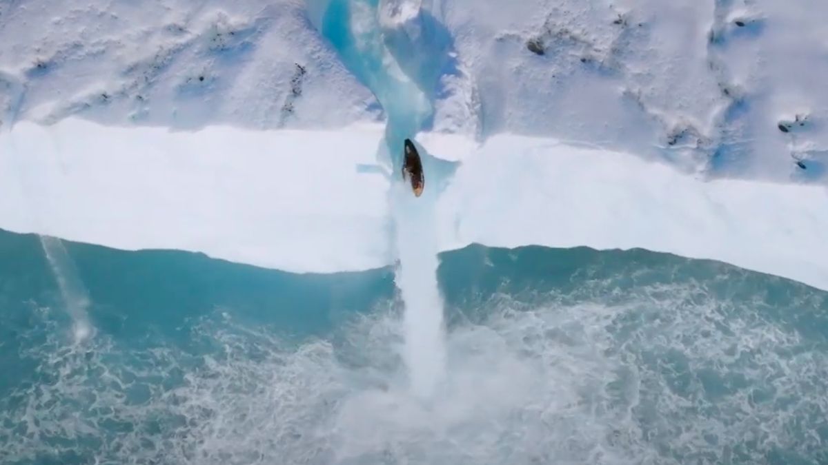 Watch daredevil kayaker achieve record glacier waterfall drop
