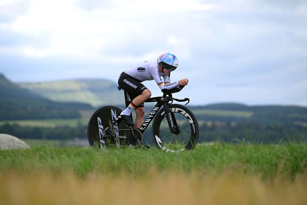 Antonia Niedermaier wins the under-23 women&#039;s world title in the time trial