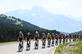 Tour de Suisse Men stage 5 LIVE: UAE Team Emirates-XRG led peloton begins to close gap to 11 man break
