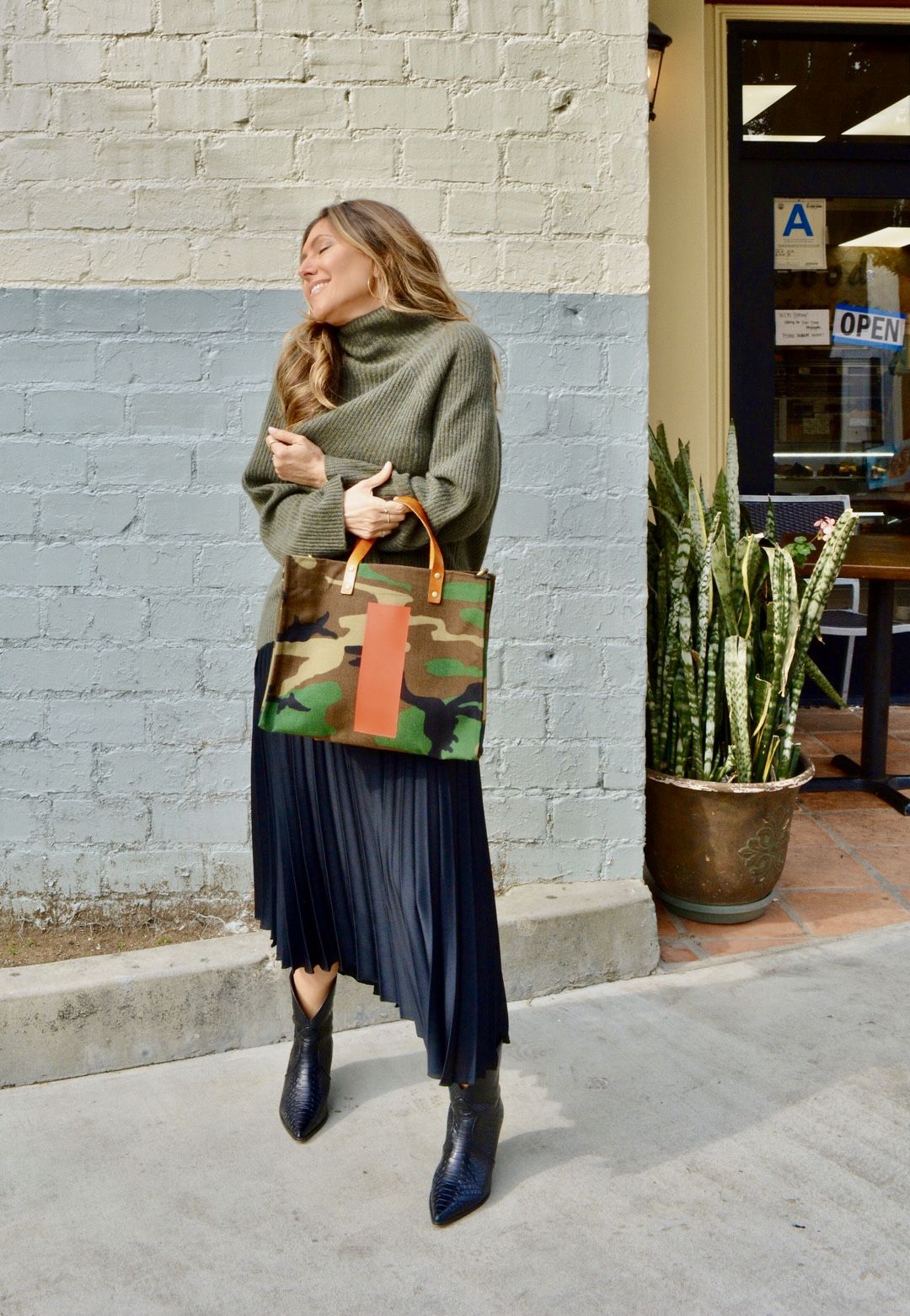 Melissa Meyers wears a green oversized cashmere sweater.
