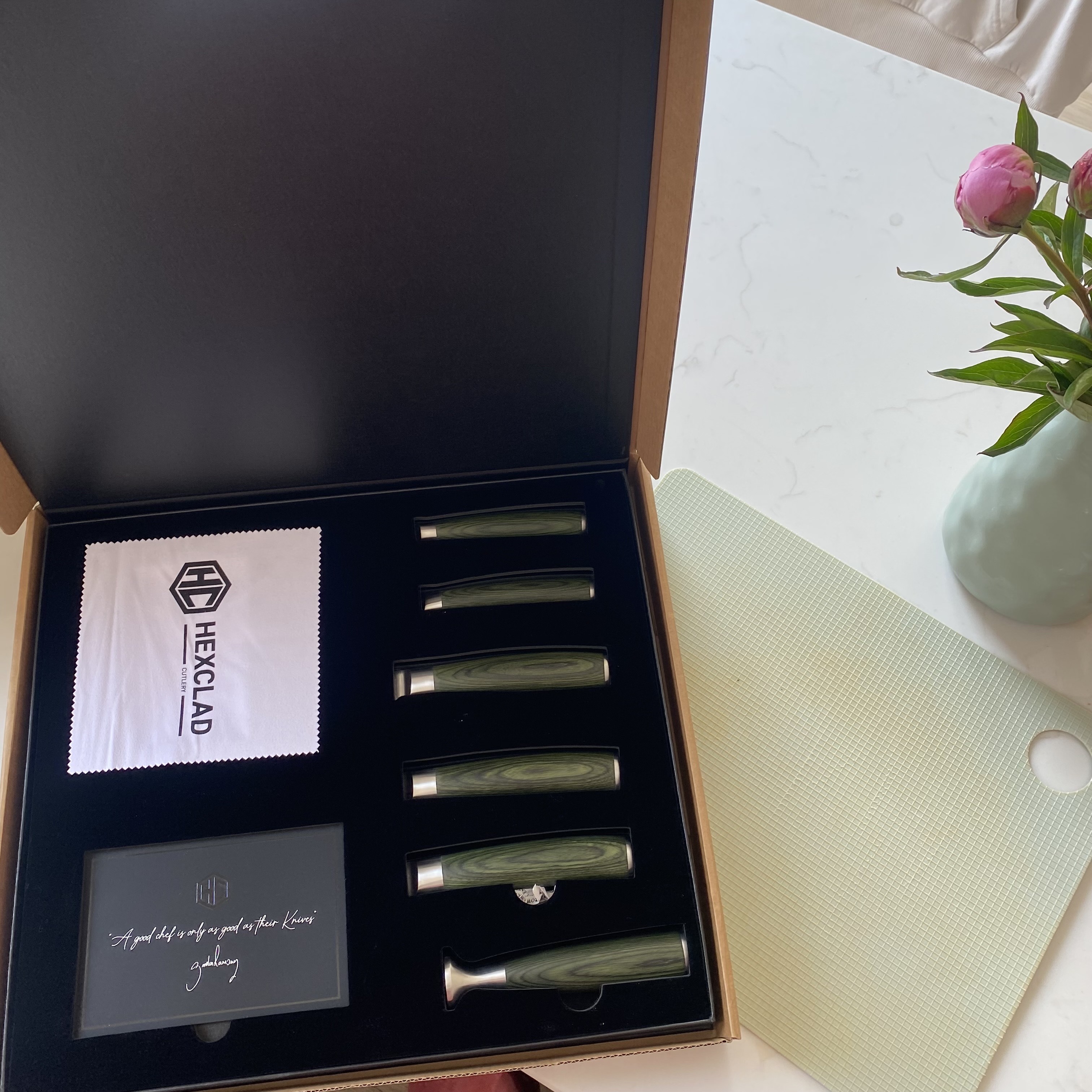 Trialling the HexClad knife set
