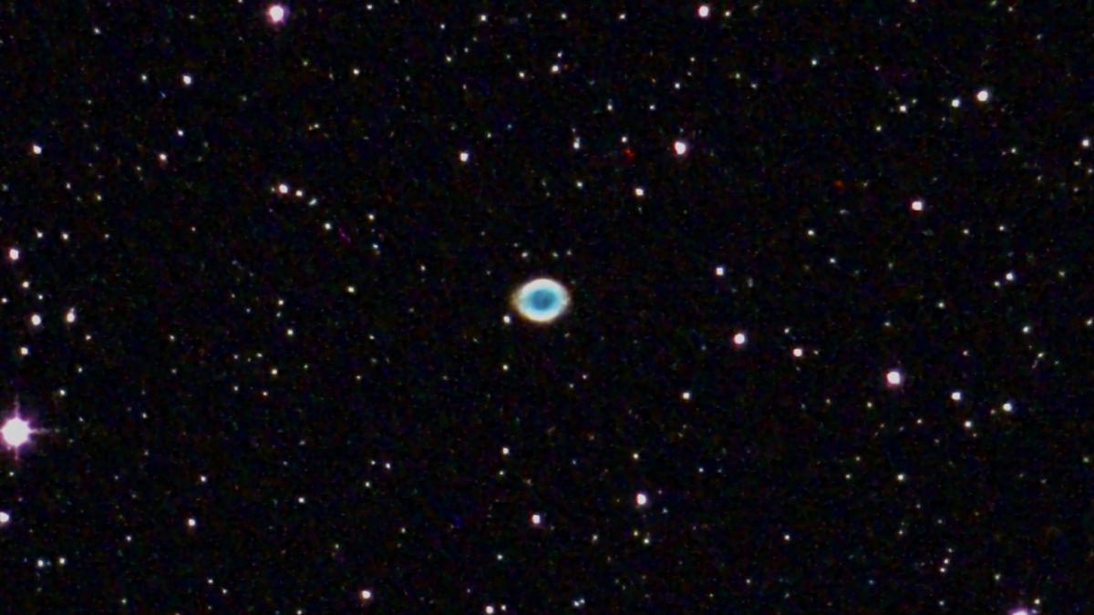The Ring nebula in the night sky as imaged by the Unistellar Odyssey Pro.