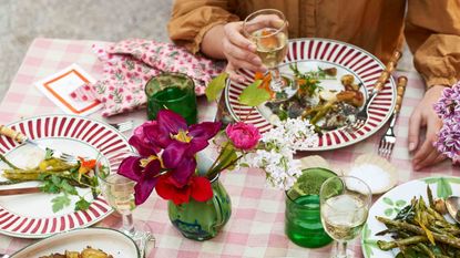 summer lunch recipes - Table with flowers