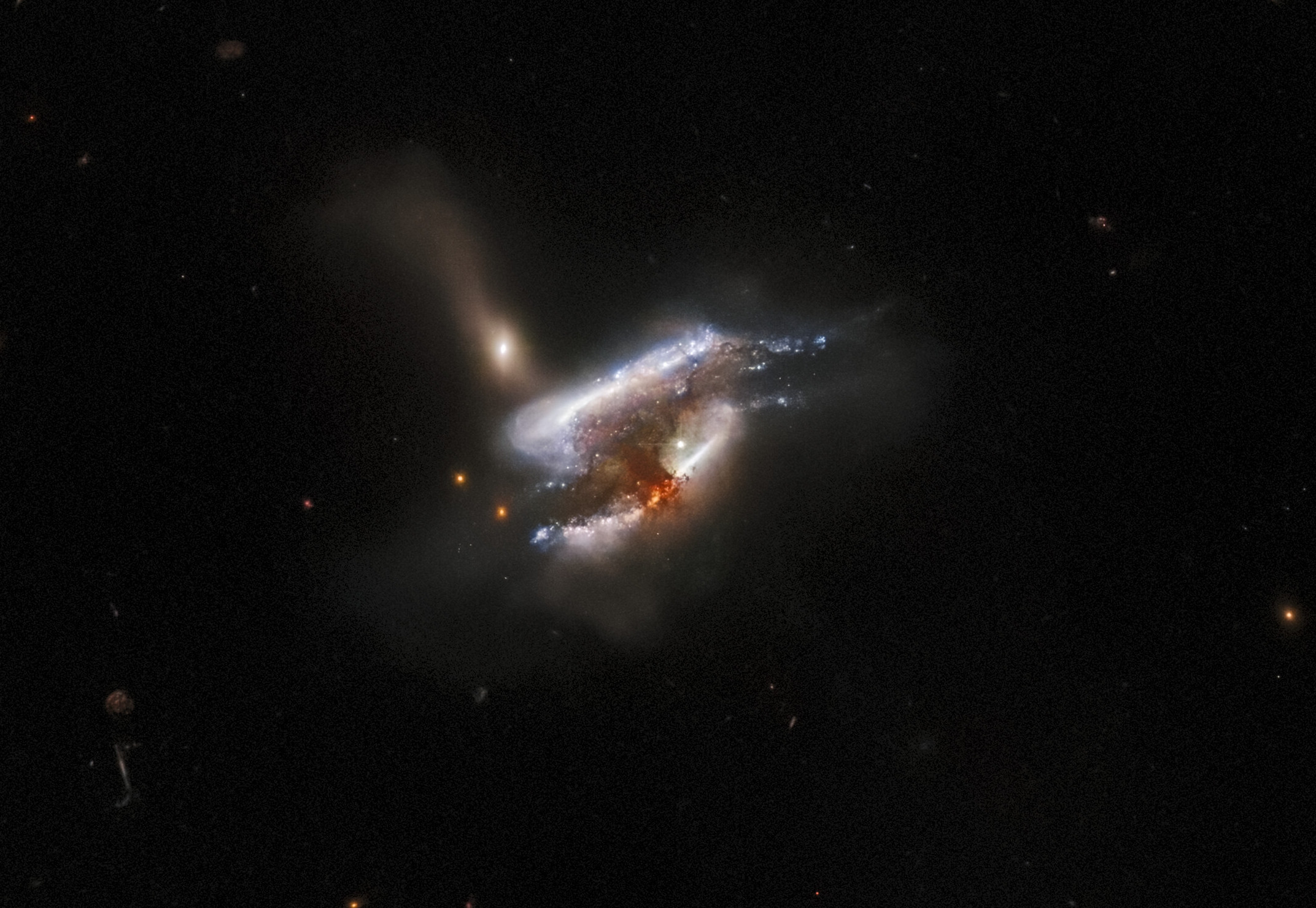 Three galaxies collide in this stunning new Hubble image.