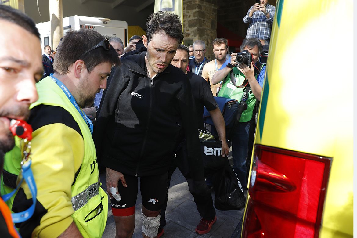 Samuel Sanchez (BMC) torn up in a crash on stage 5