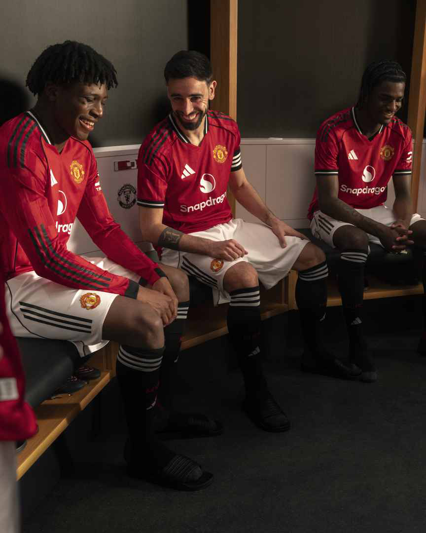 Adidas Manchester United home kit 2025/26