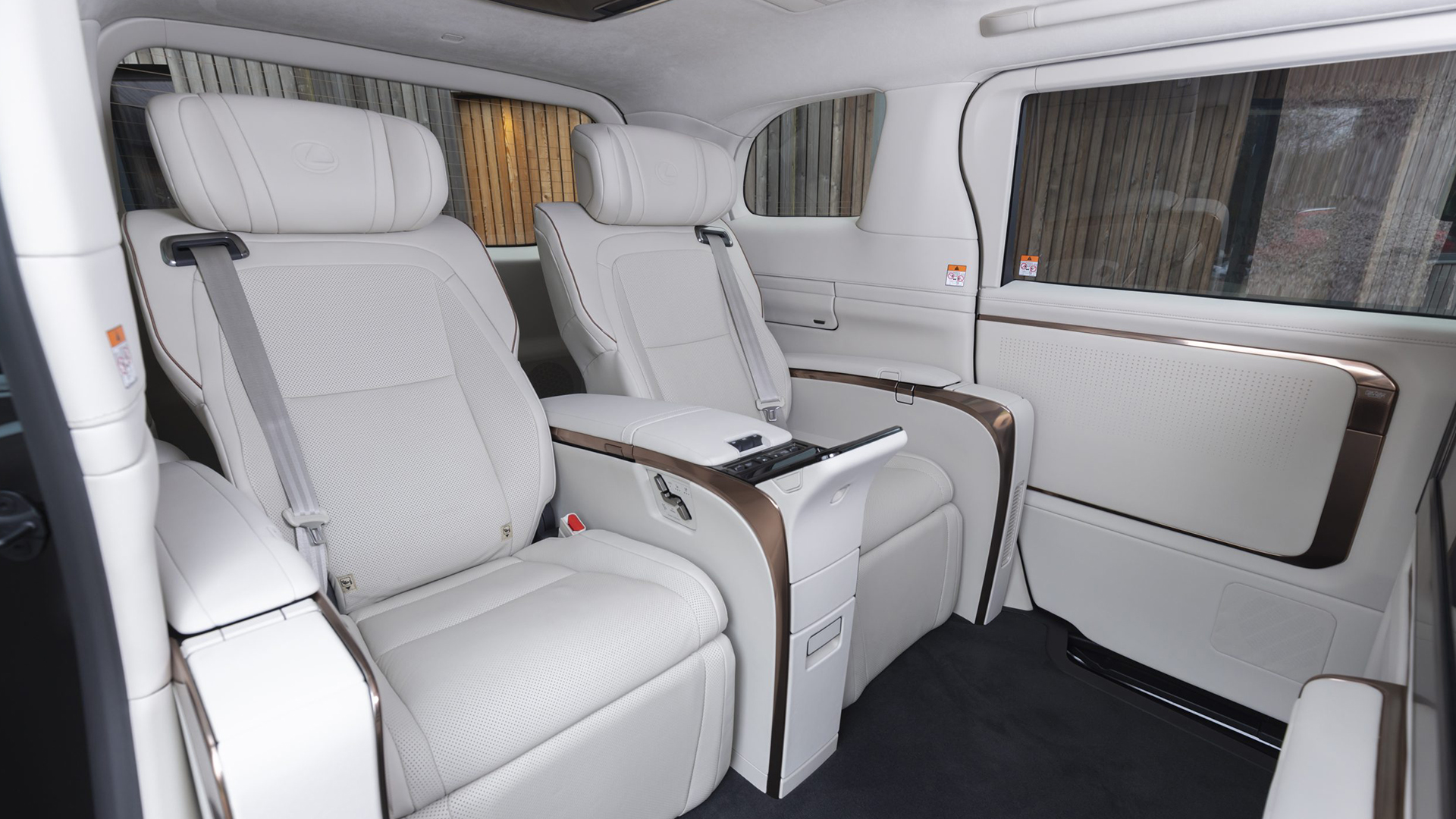 Lexus LM350h