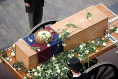 Richard's coffin