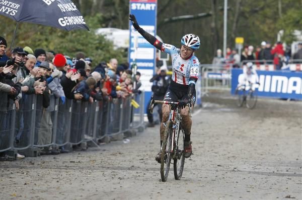 Katie Compton wins the World Cup in Plzen