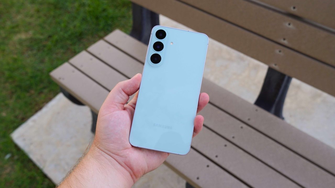 The Samsung Galaxy S26 FE in the Pistachio colorway.