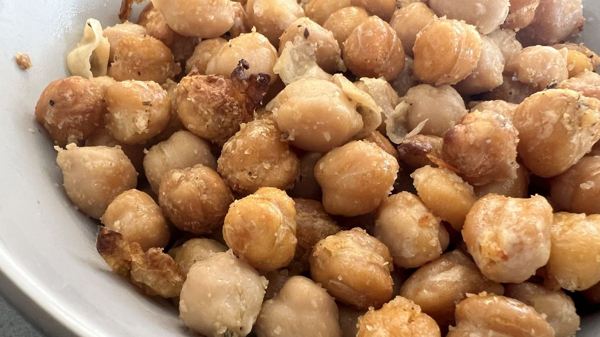 Air fryer chickpeas up close up