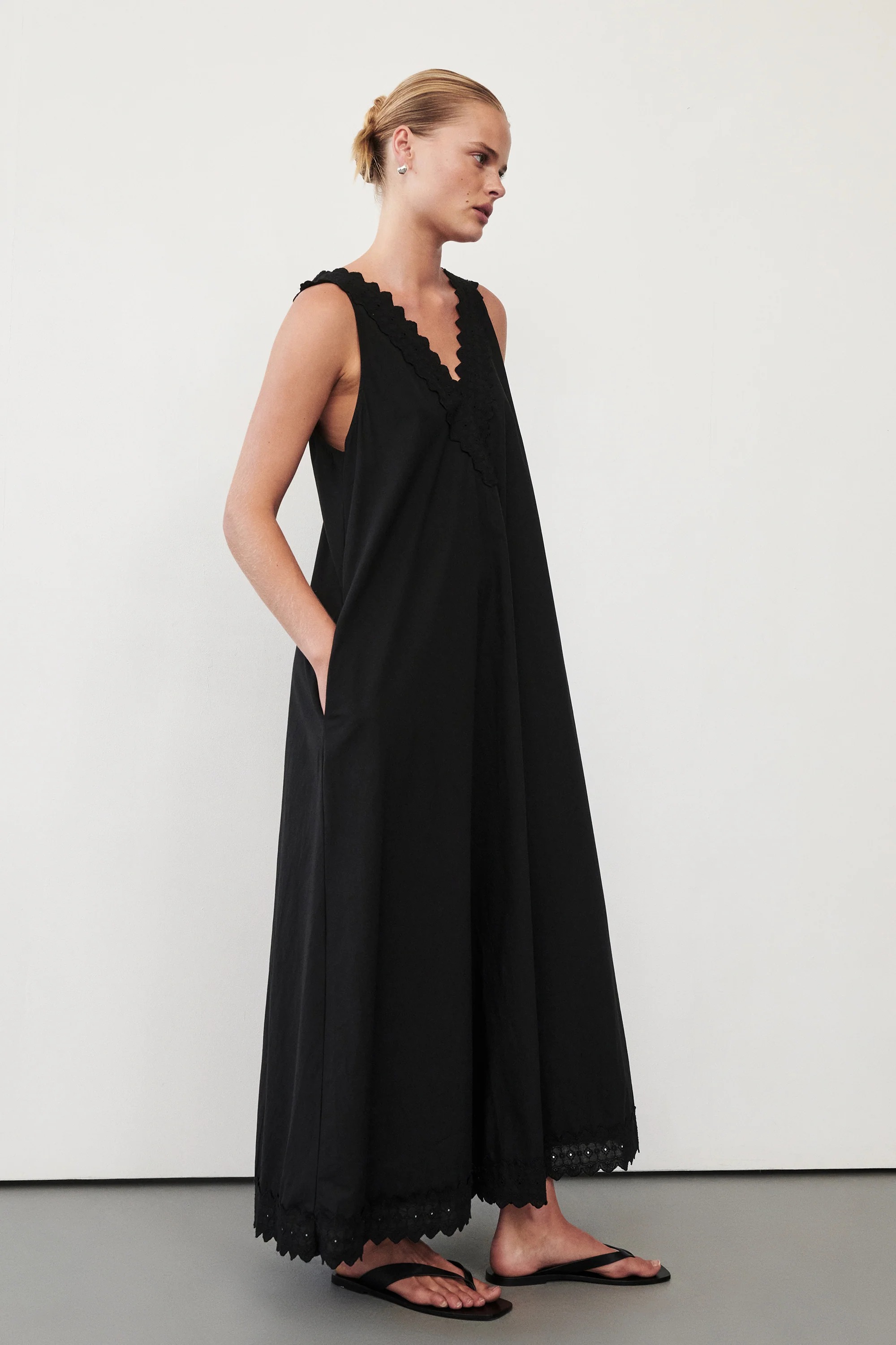 Dissh, Annabel Black Sleeveless V Neck Midi Dress