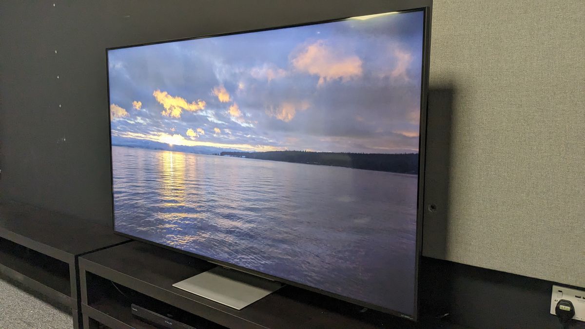 LG QNED90T/LG QNED91T review: a feature-rich TV that suffers from mini-LED’s biggest flaw