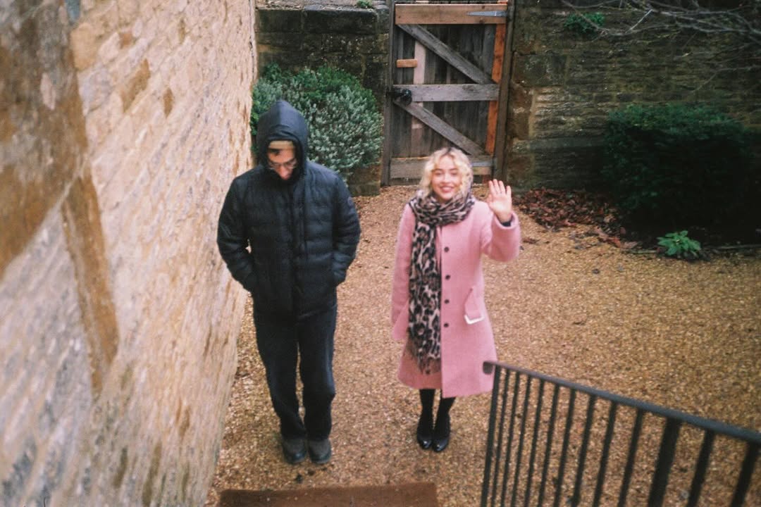 Sabrina Carpenter paired a pink coat with a leopard scarf