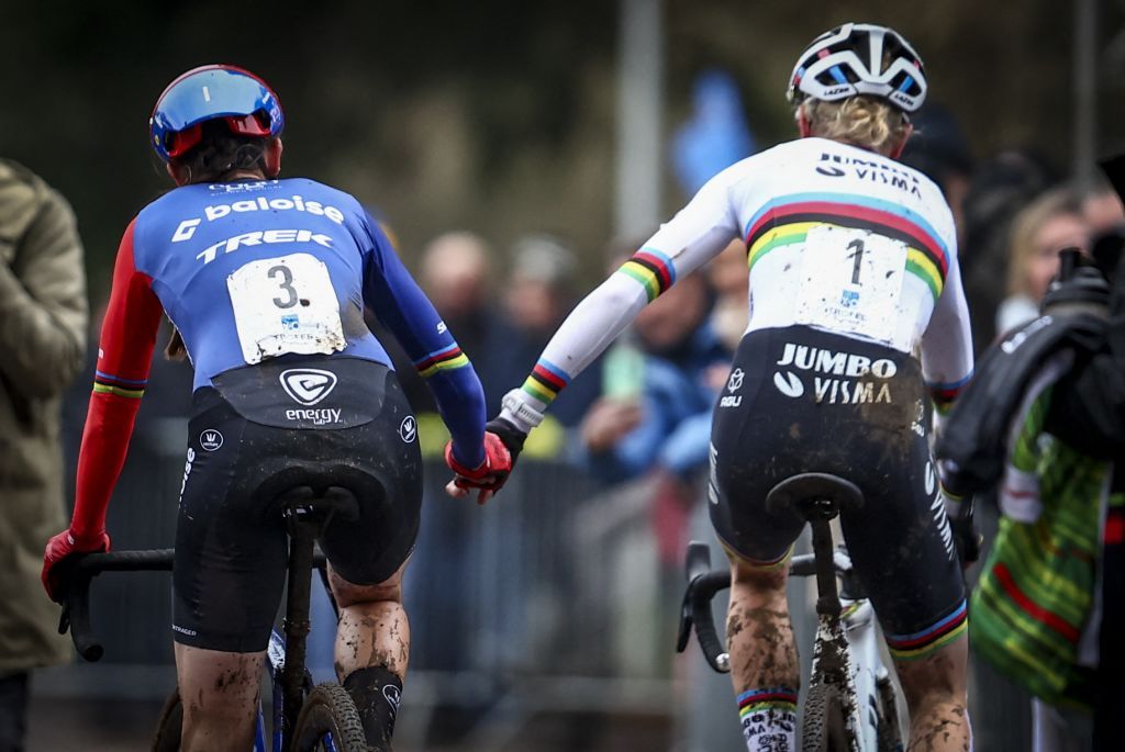 Former world champion Lucinda Brand (Baloise Trek Lions) and world champion and winner Fem Van Empel (Jumbo-Visma) shake hands after the X2O Trofee Herentals race