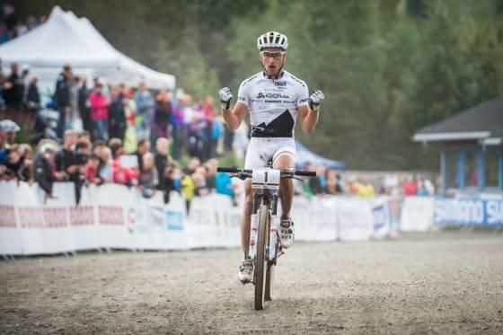 Nino Schurter celebrates an overall World Cup win