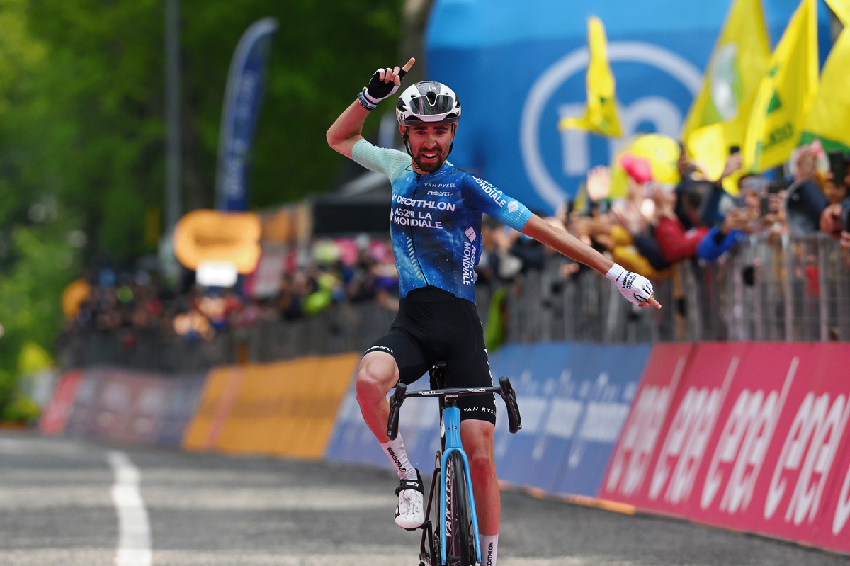 Valentin Paret-Peintre wins stage 10 of the Giro d'Italia