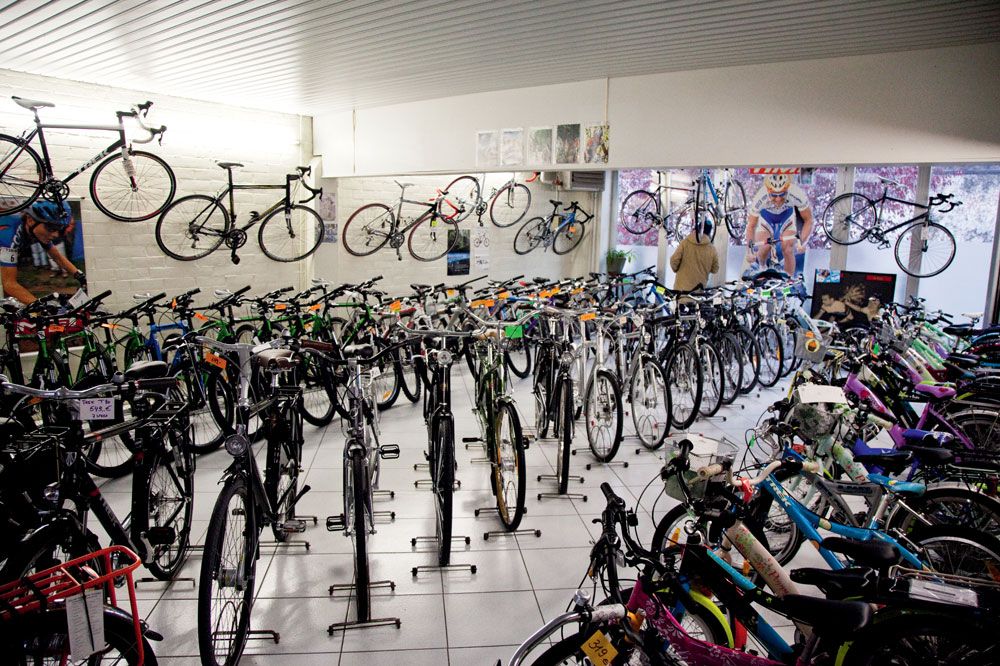 Plum-bike-shop,-Ghent-Belgium-modern-bikes