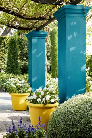 garden divider ideas: blue columns