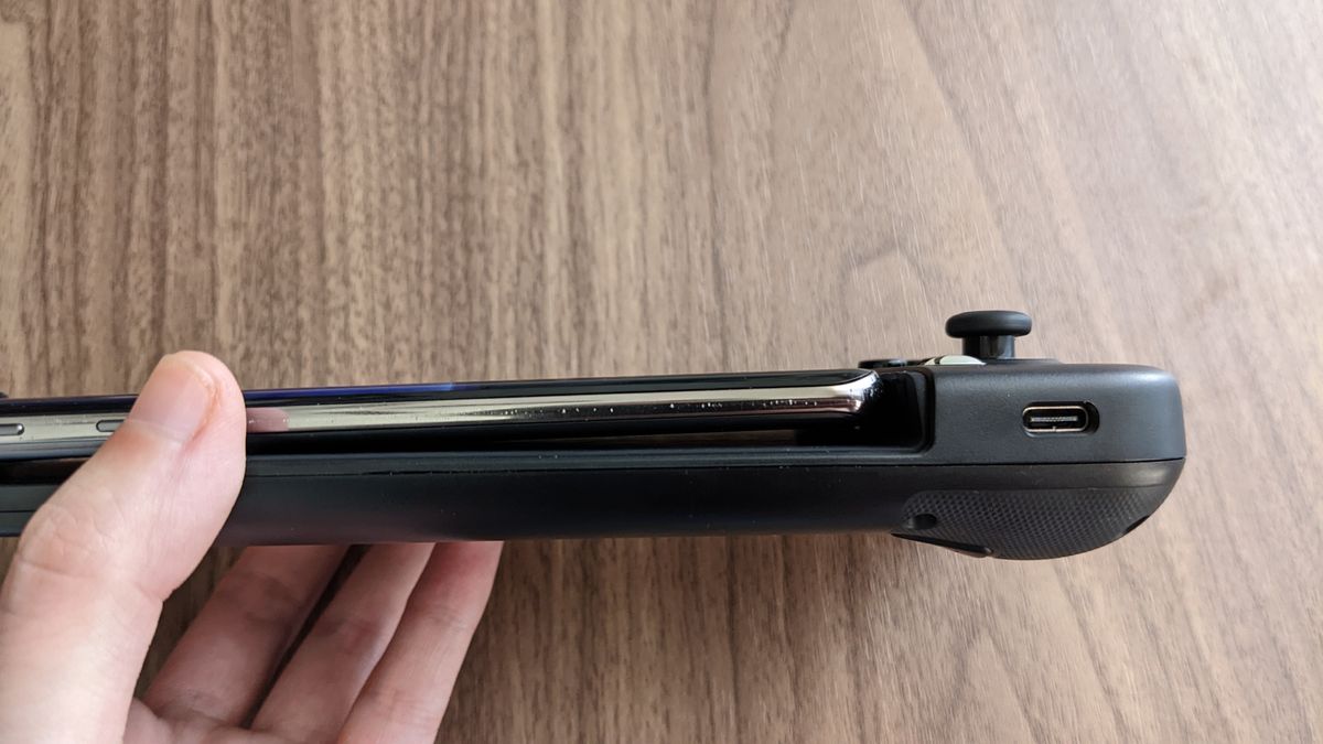 Gamesir X2 Pro with phone