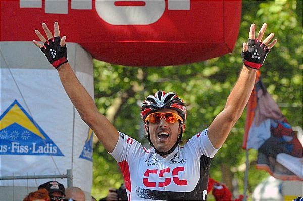Fabian Cancellara (CSC) thrills the home town crowd