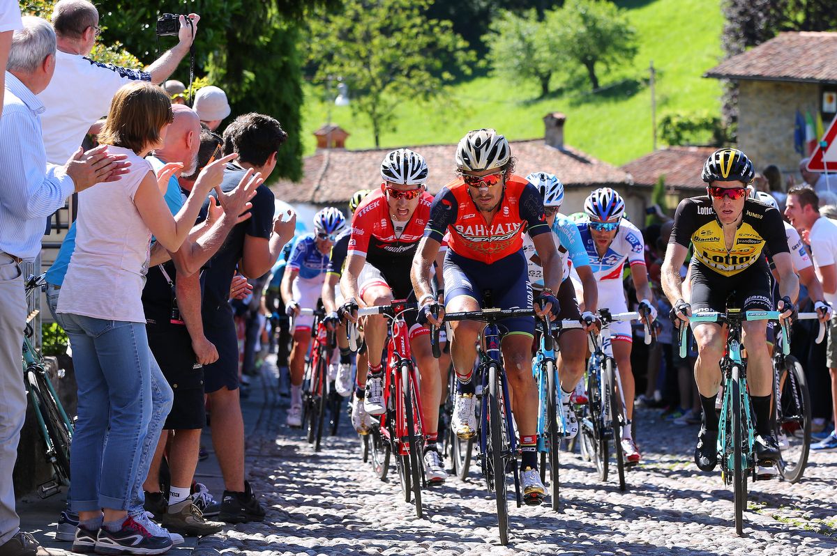 Bauke Mollema riding in the wheel of Franco Pellizotti