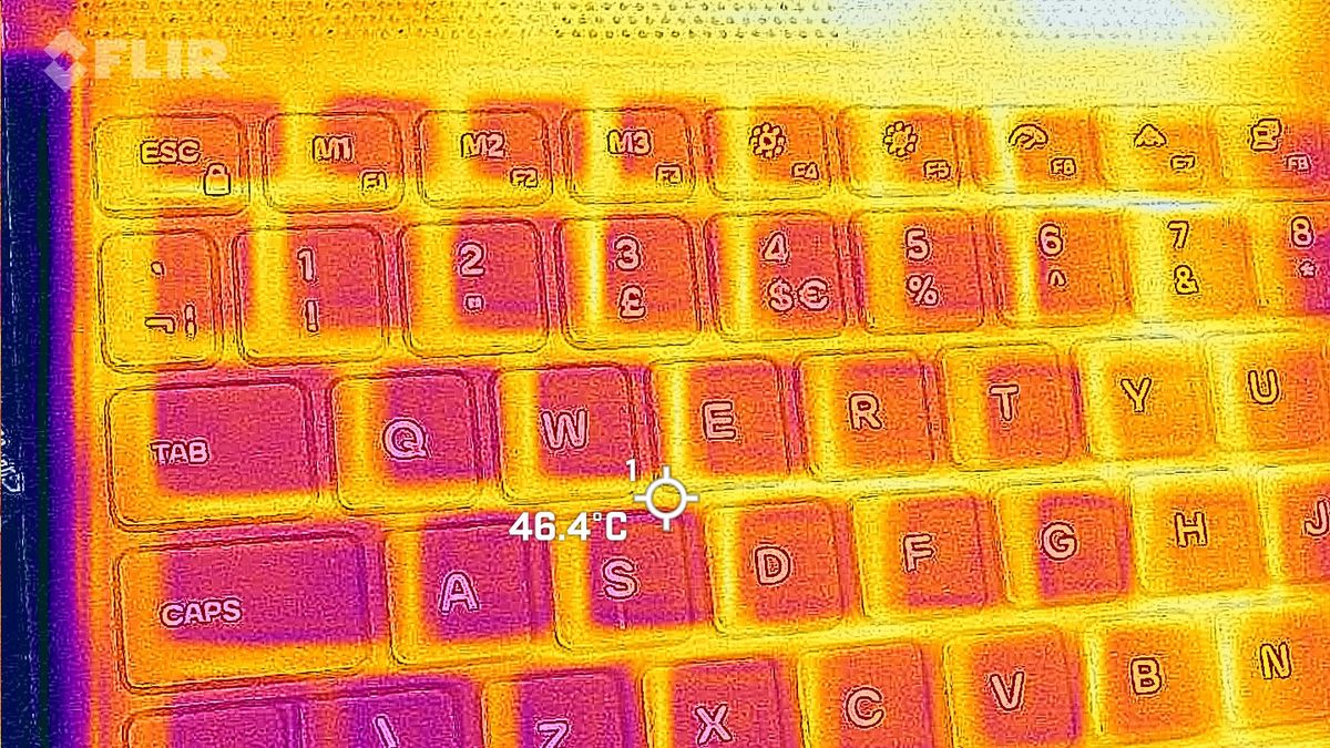 A FLIR thermal camera view of an Alienware 15 keyboard shows warmer areas in yellow and orange and cooler regions in purple and red, peaking at 46.4&deg;C near the A key.