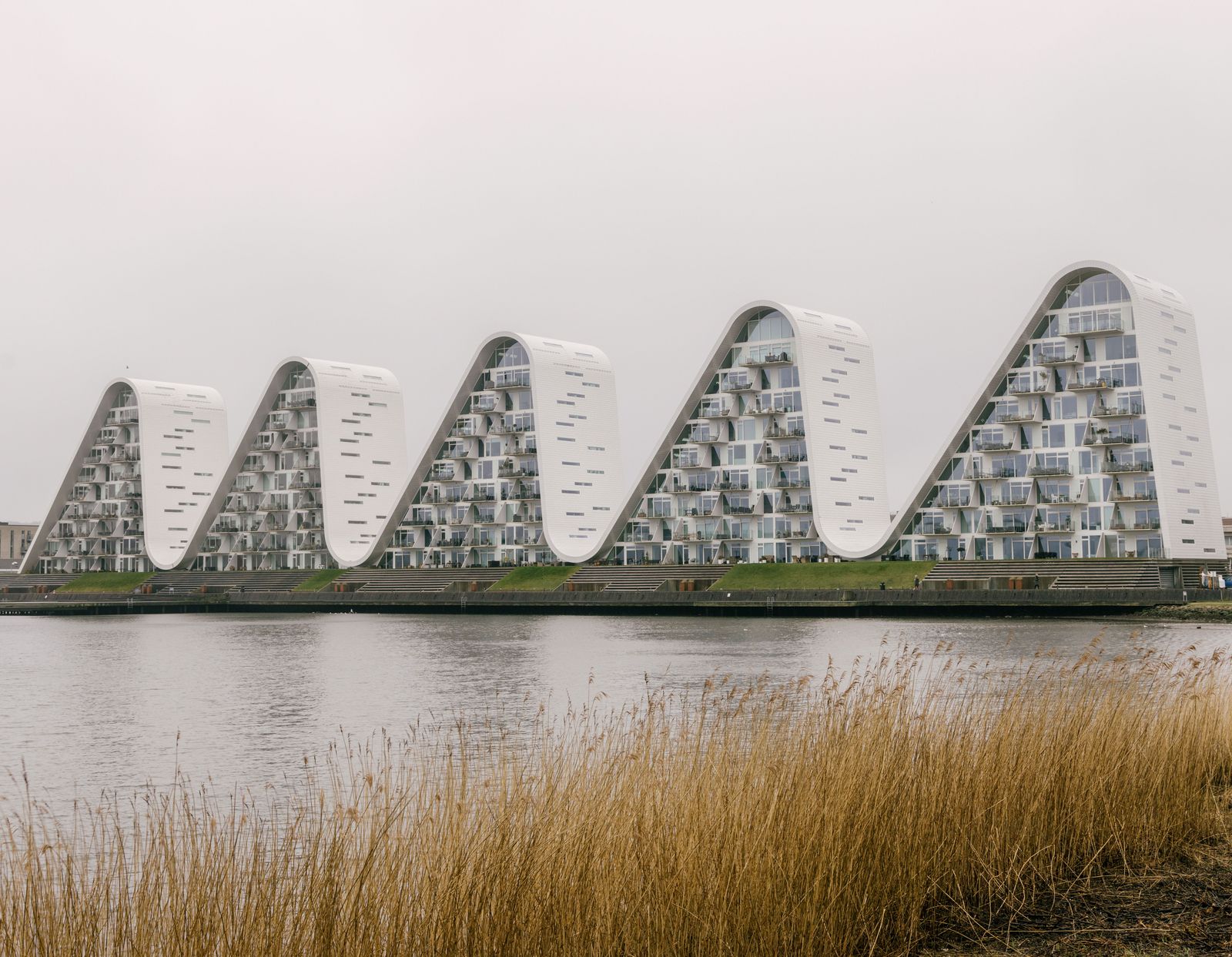 the wave building in denmark