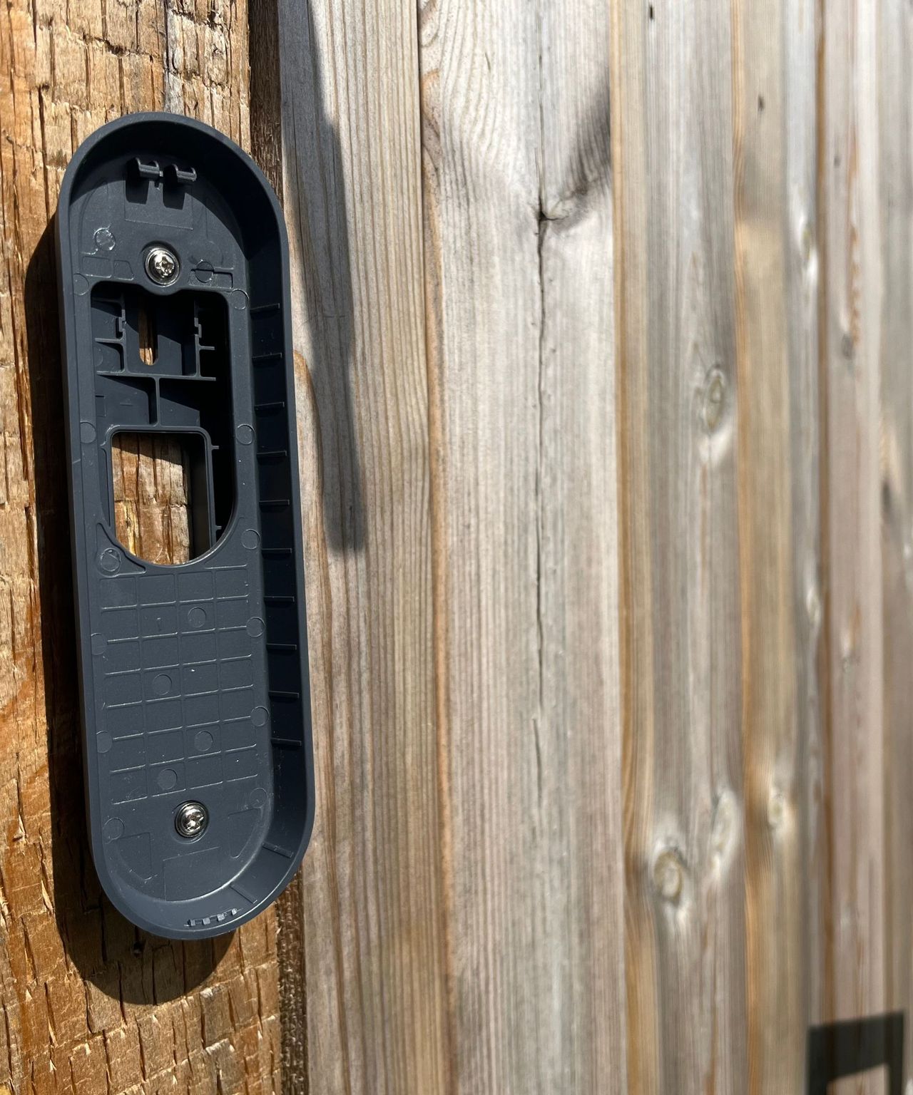 Mounting bracket and wedge is installed to the fence for testing the Reolink video doorbell (battery)