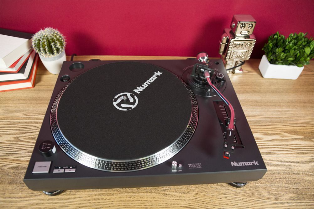 The TT250USB comes with a felt slipmat.